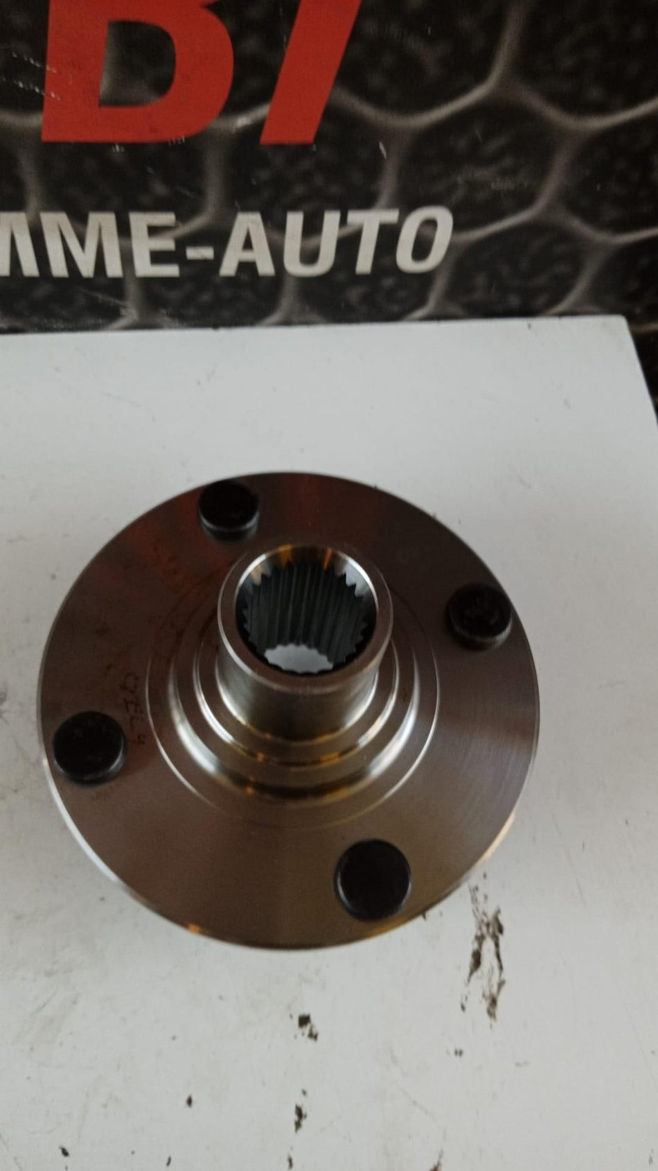Mozzo ruota Anteriore Sinistra FORD Escort Berlina 2° Serie