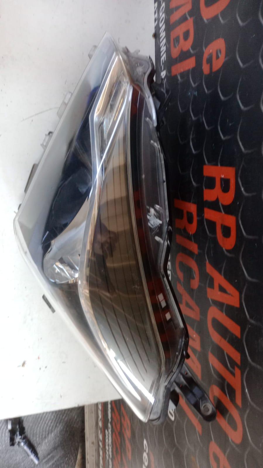 Faro Anteriore Sinistro TOYOTA Yaris Serie (17>20)