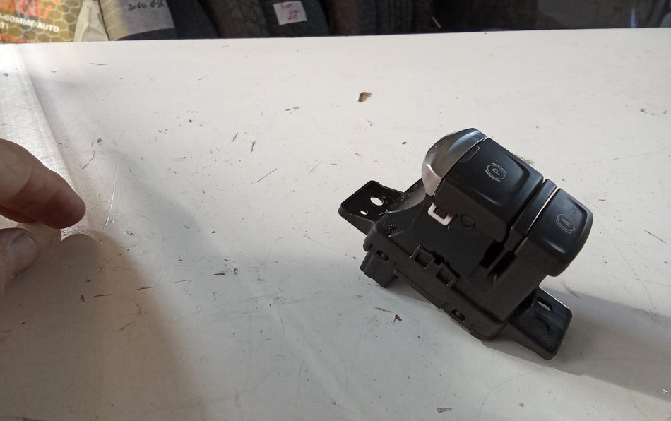 Pulsante freno di stazionamento RENAULT Captur Serie (19>)