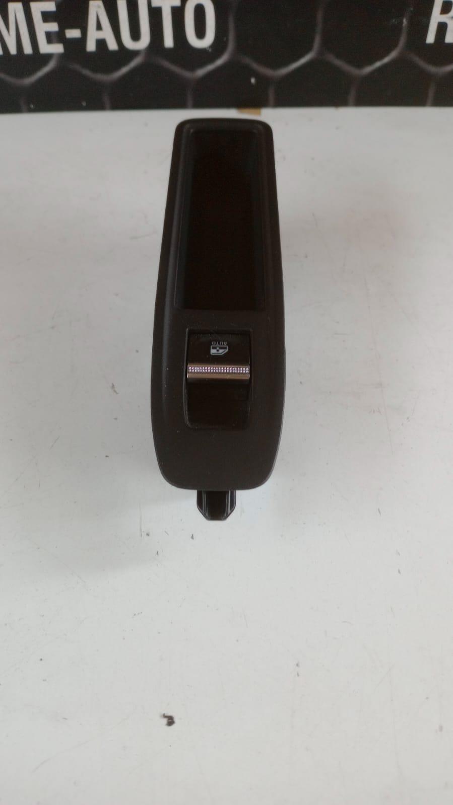 Pulsante Alzavetro Posteriore Sinistro RENAULT Captur Serie (19>)