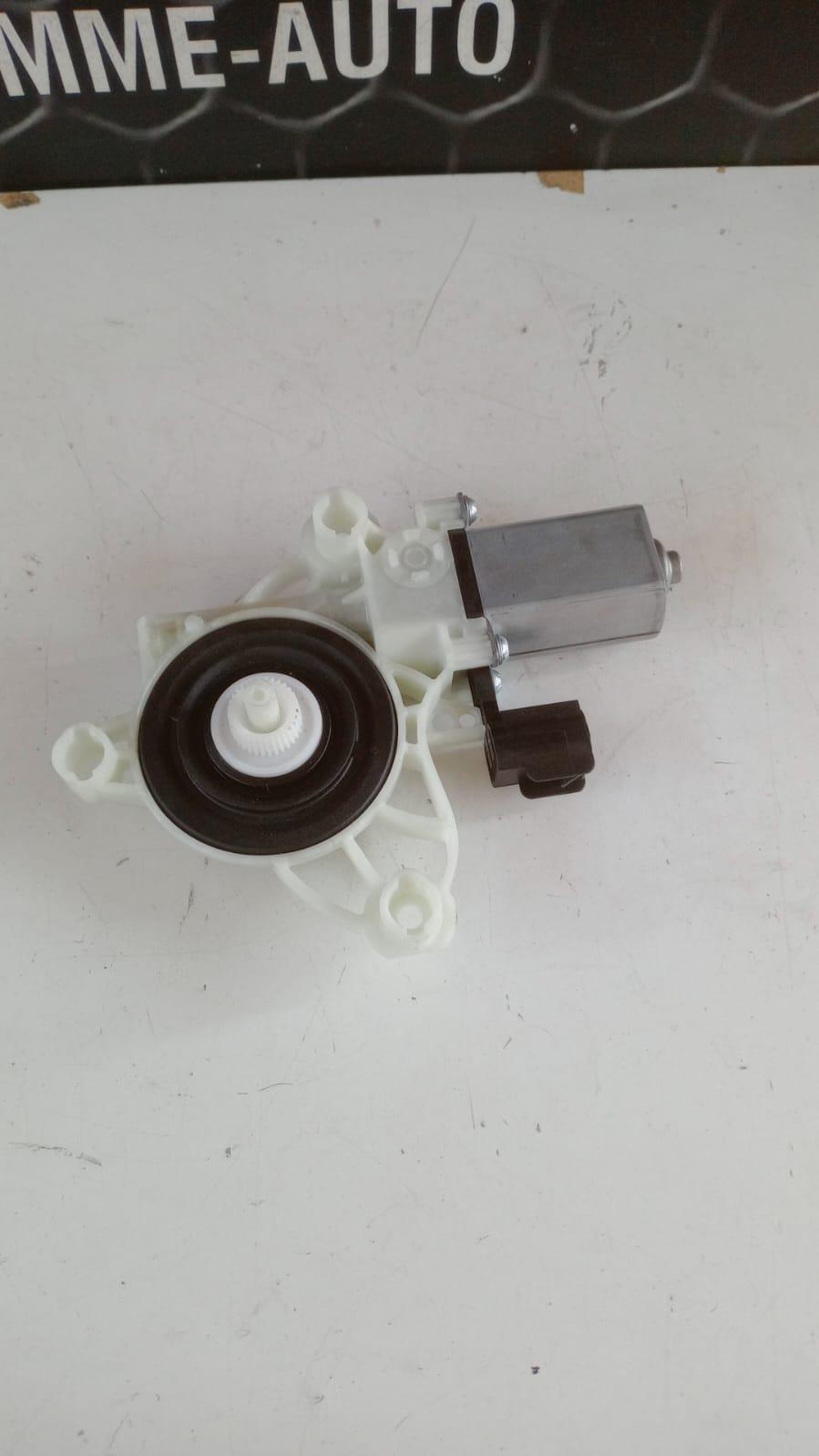 Motorino Alzavetro anteriore destra FORD Fiesta 6° Serie