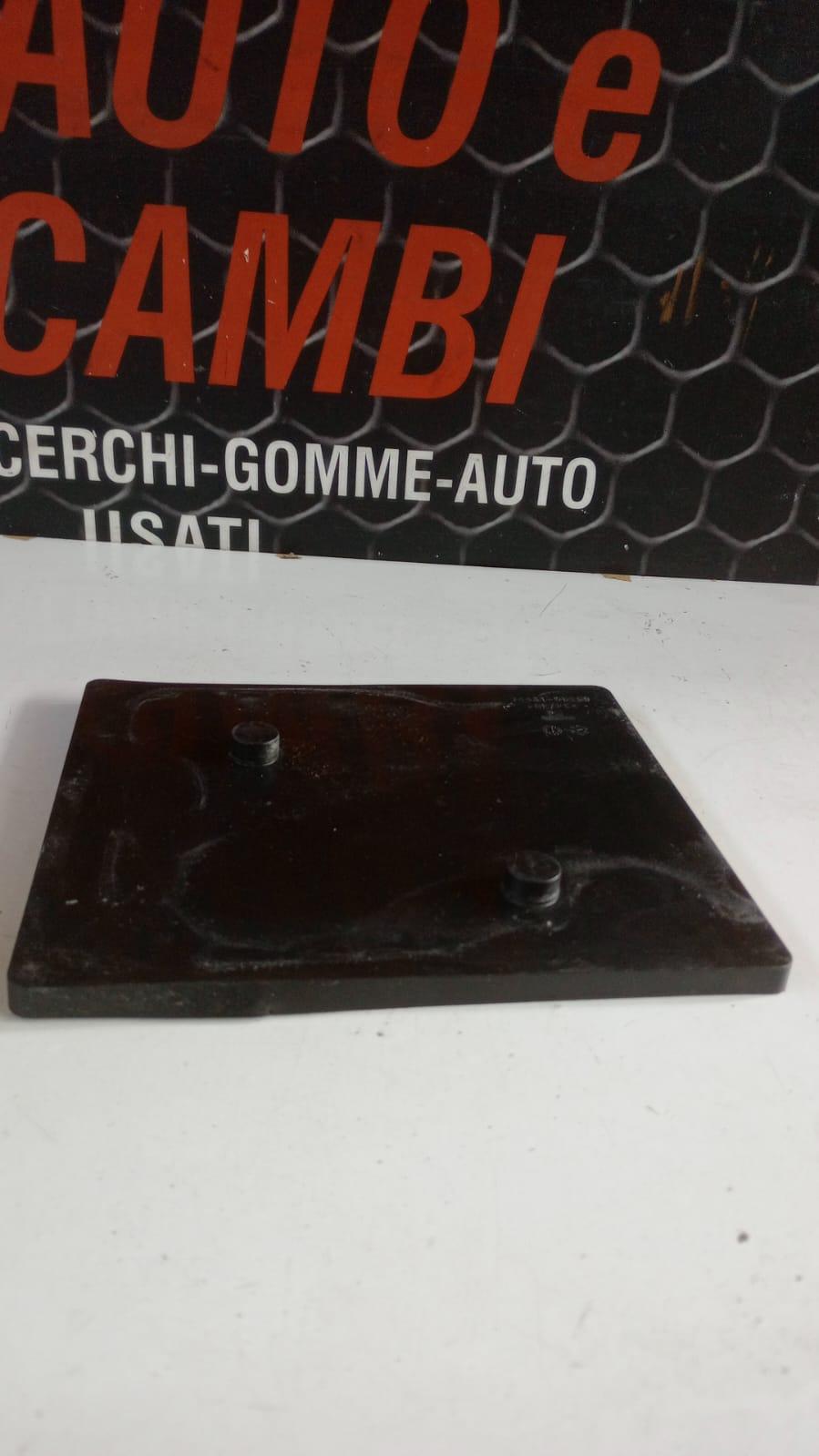 Alloggio Batteria TOYOTA Yaris Serie (11>13)