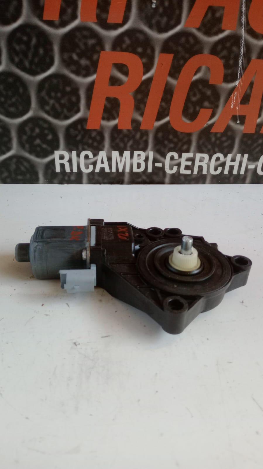 Motorino Alzavetro posteriore destra HYUNDAI iX20 Serie (10>19)