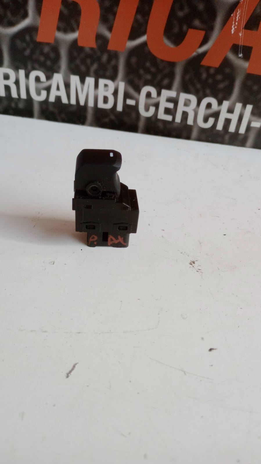 Pulsante Alzavetro Posteriore Destro HYUNDAI iX20 Serie (10>19)