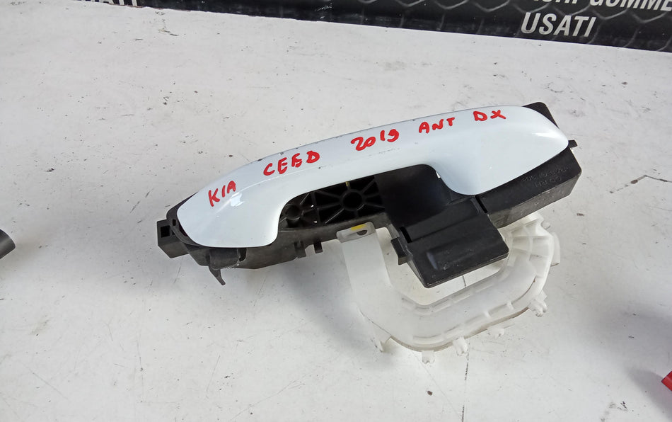 Maniglia esterna Anteriore Destra KIA CEED Sportwagon Serie (CD) (18>)
