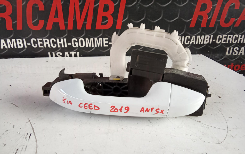 Maniglia esterna Anteriore Sinistra KIA CEED Sportwagon Serie (CD) (18>)