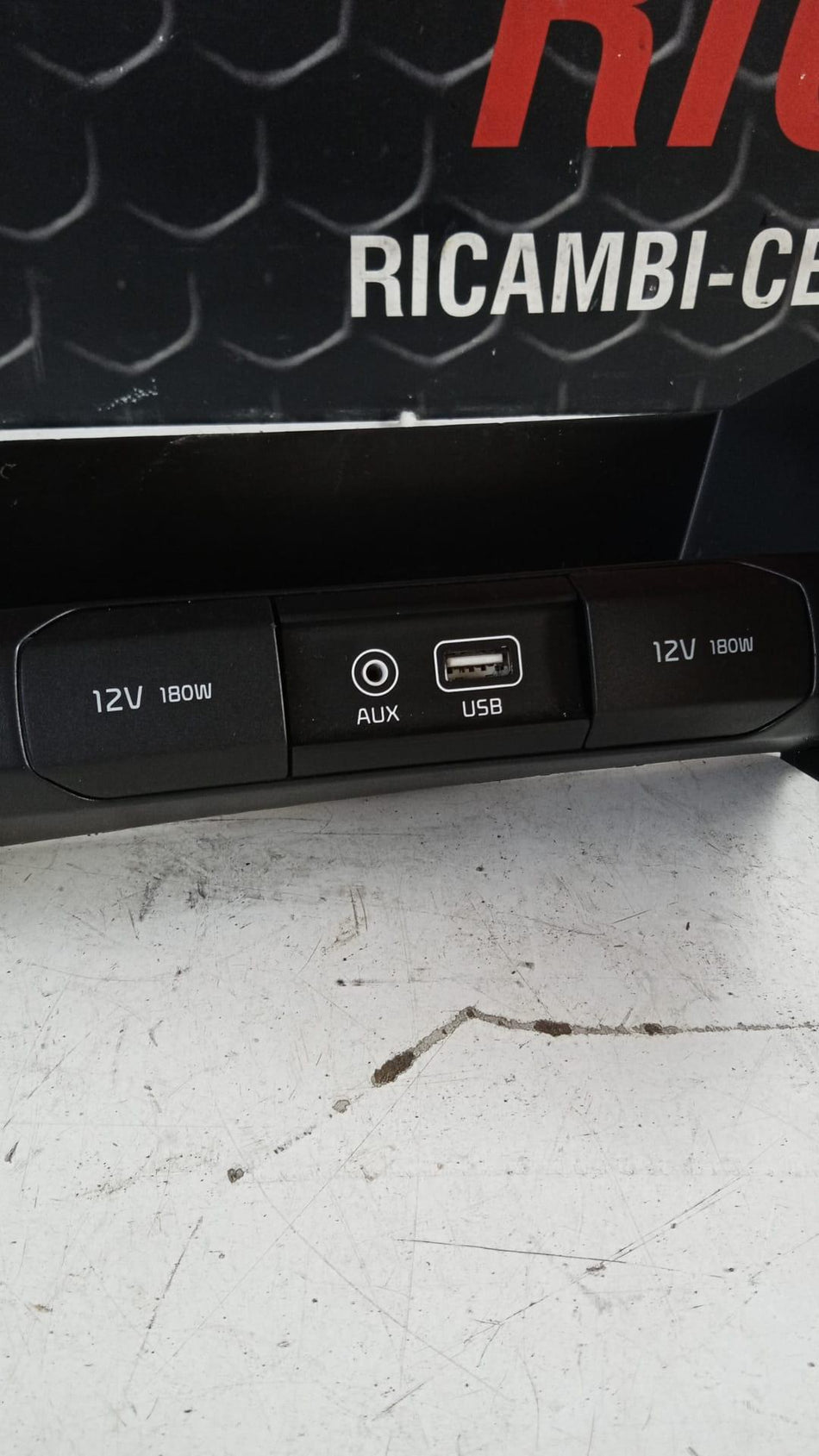Presa AUX/USB KIA CEED Sportwagon Serie (CD) (18>)