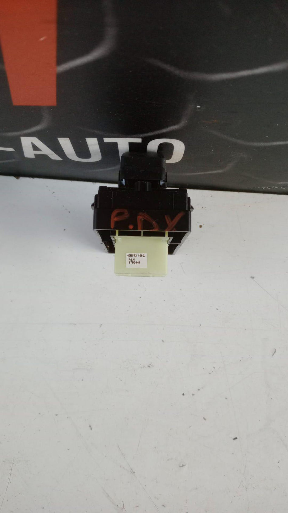 Pulsante Alzavetro Posteriore Destro KIA CEED Sportwagon Serie (CD) (18>)