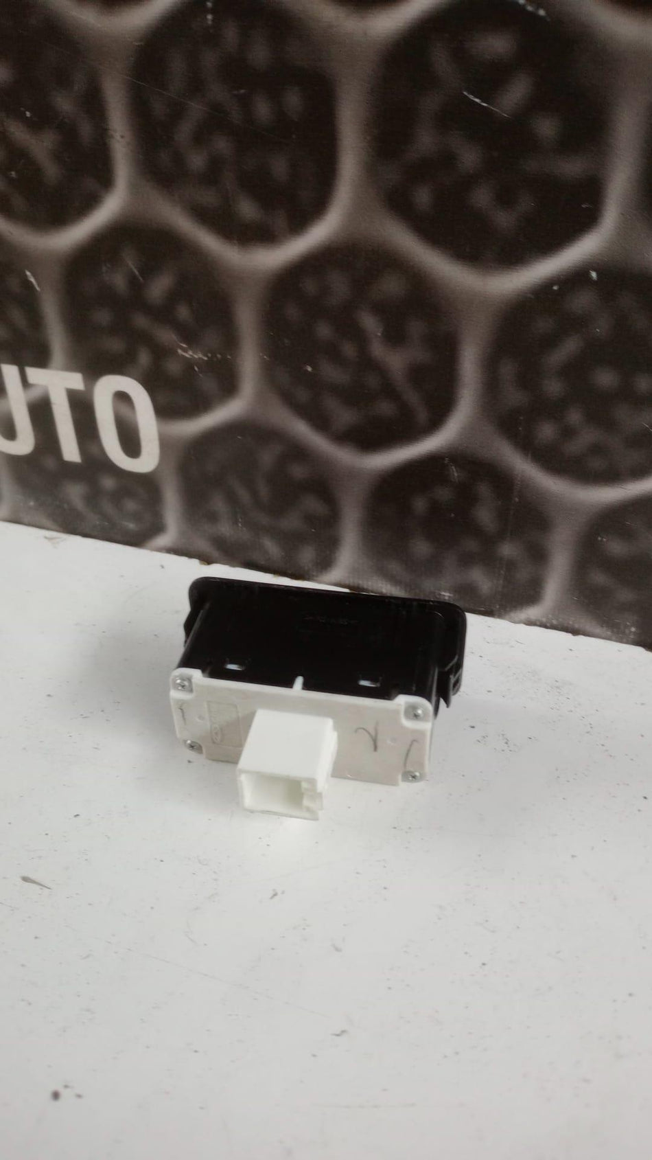 Pulsante apertura portellone posteriore DR 6.0 Serie (22>)