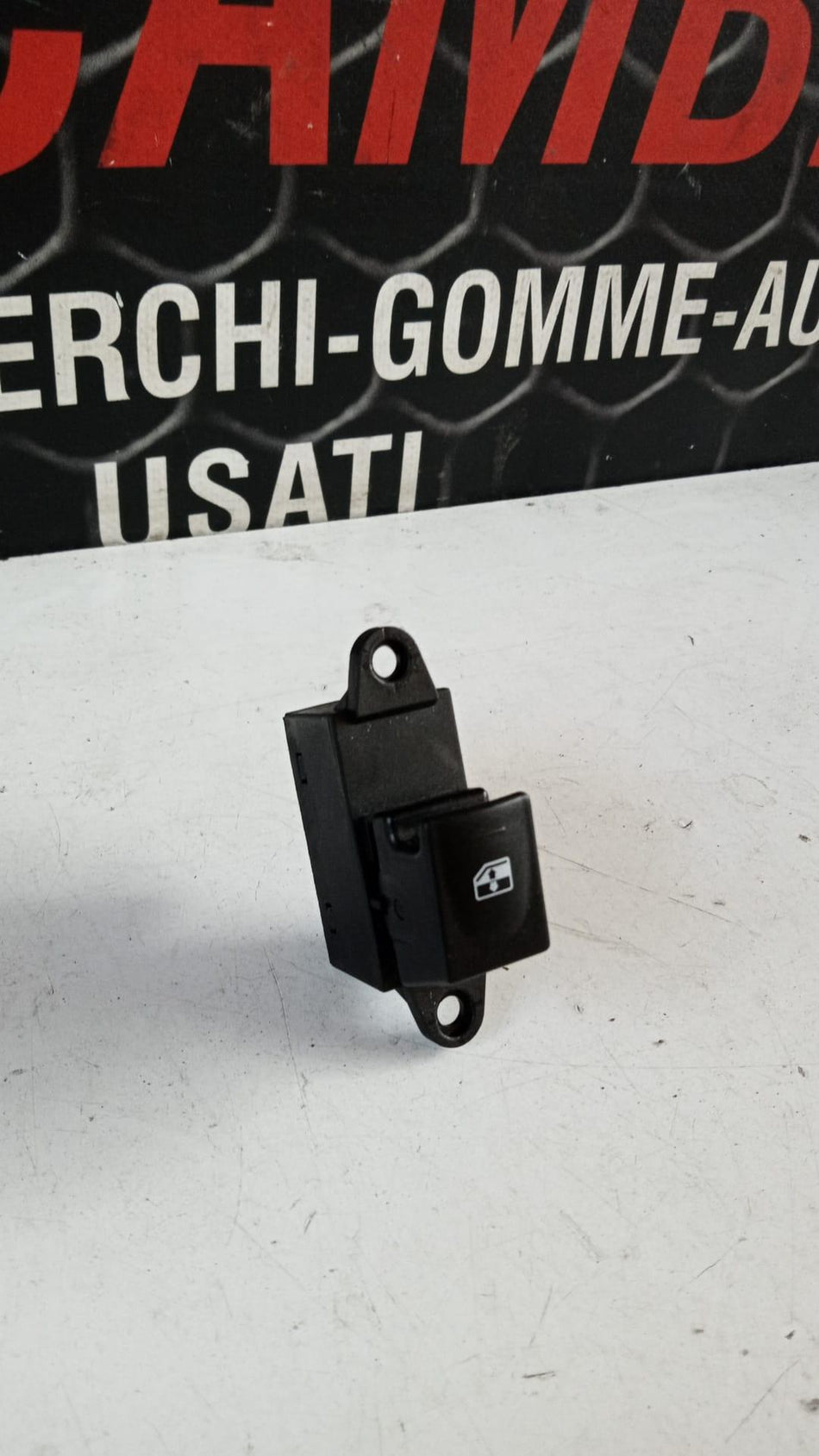 Pulsante Alzavetro Posteriore Destro EVO 5 Serie (23>)
