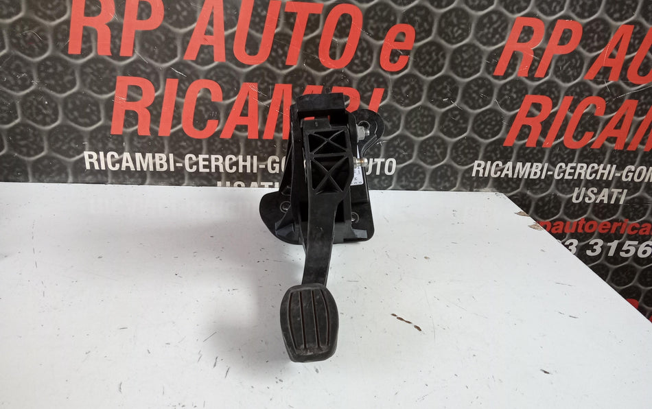 Pedale frizione PEUGEOT 208 Serie (19>)