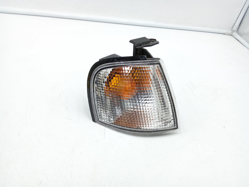 Freccia fanalino ant DX NISSAN Primera Berlina