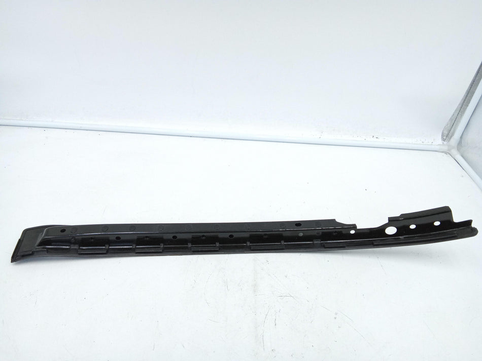 Guarnizione Portiera Anteriore Destra VOLKSWAGEN Golf 5 Berlina (03>08)
