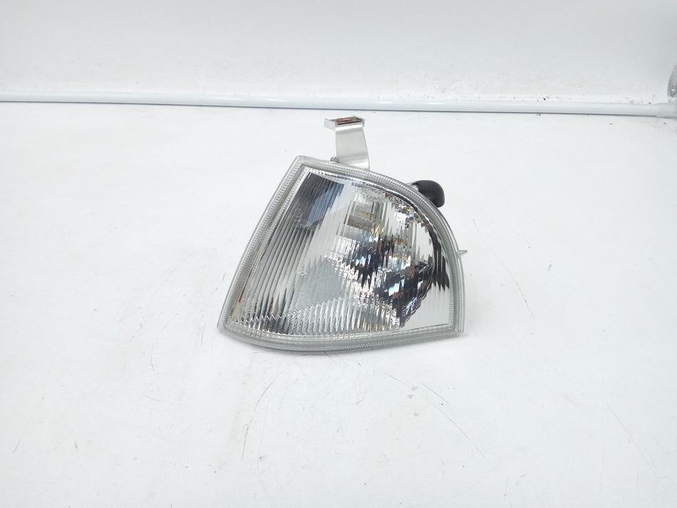 Freccia fanalino ant sx SKODA Octavia Berlina 1° Serie