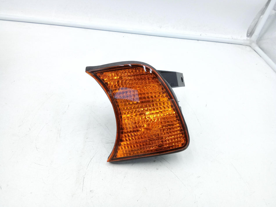 Freccia fanalino ant sx BMW Serie 5 E34 Berlina
