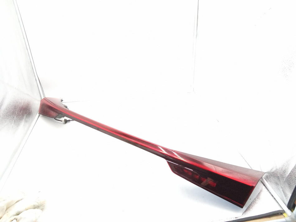 Fanale posteriore centrale a LED integrato nel portellone LEXUS UX Serie (19>)