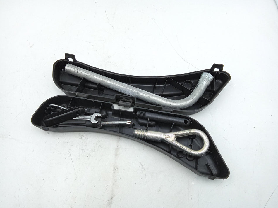Kit attrezzi AUDI A6 Avant Serie C6 (4F5) (04>12)