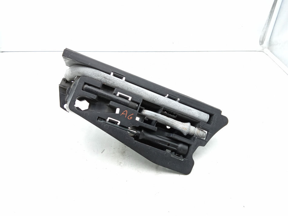 Kit attrezzi AUDI A6 Avant Serie C6 (4F5) (04>12)