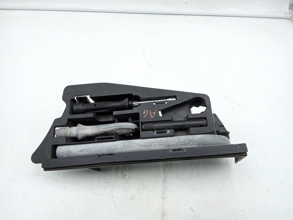 Kit attrezzi AUDI A6 Avant Serie C6 (4F5) (04>12)