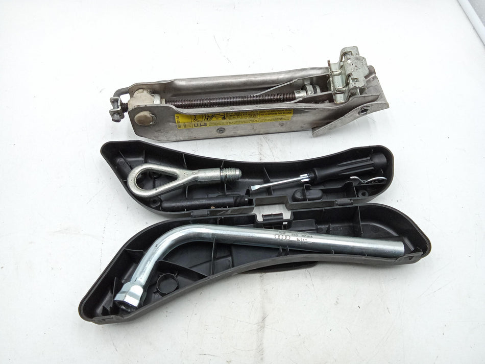 Kit attrezzi AUDI A4 Avant (8ED) (04>08)
