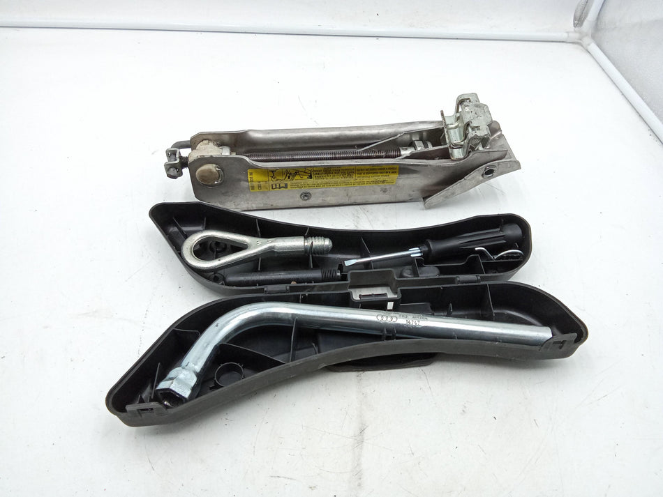 Kit attrezzi AUDI A4 Avant (8ED) (04>08)