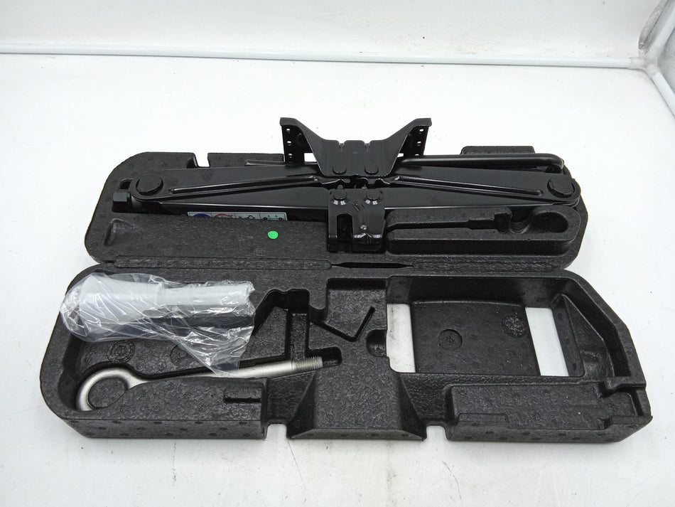 Kit attrezzi FIAT 500 X Serie (15>)