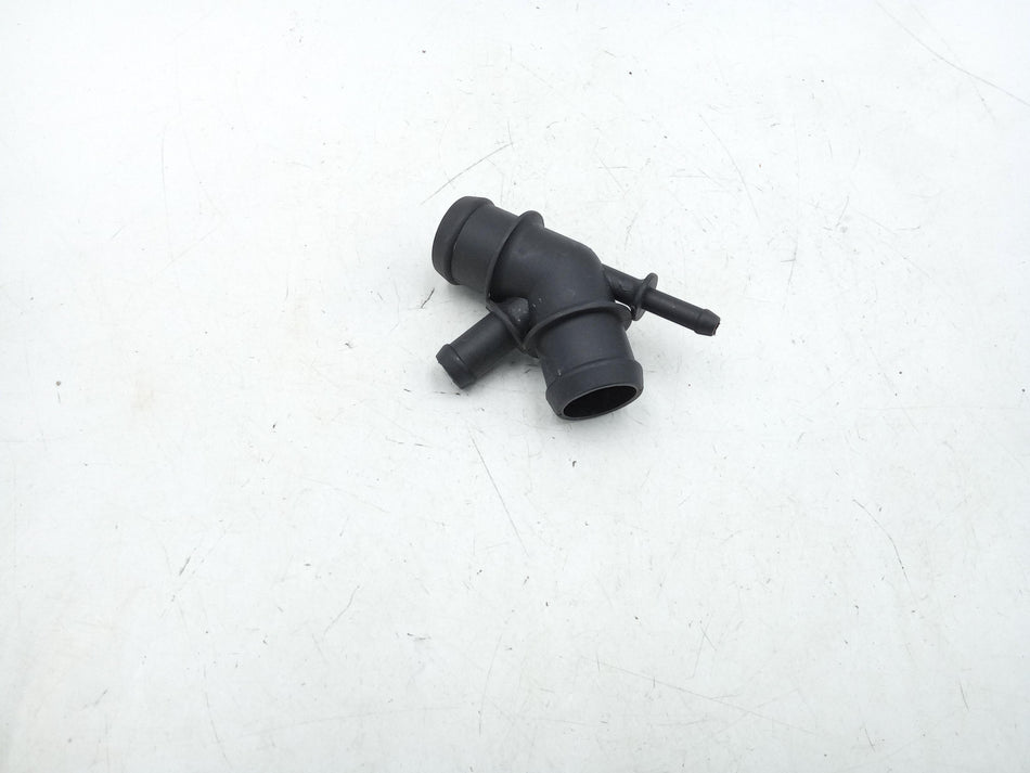 Raccordo tubo acqua AUDI A3 Serie (8L1) (96>03)