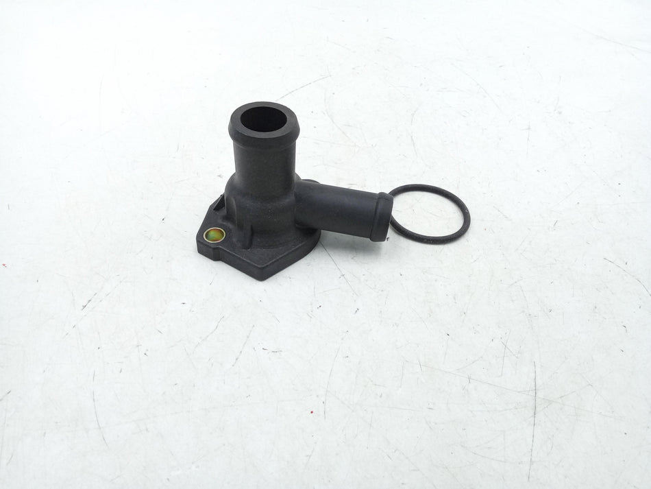 Raccordo tubo acqua VOLKSWAGEN Passat Berlina Serie (88>95)