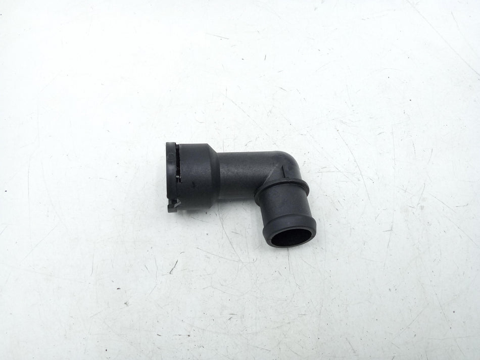 Raccordo tubo acqua VOLKSWAGEN Passat Berlina Serie (88>95)