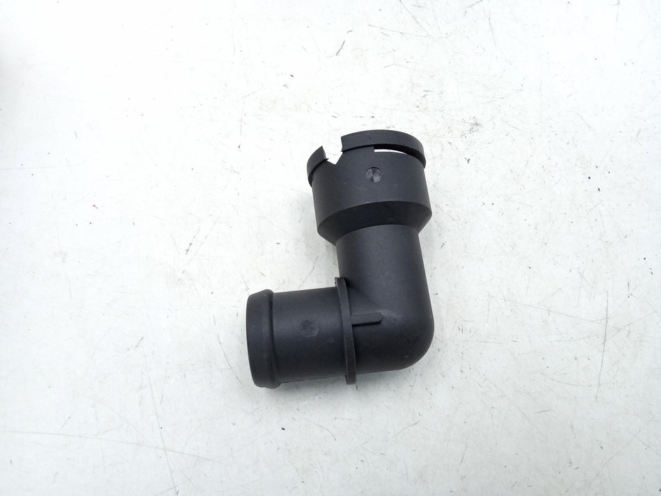 Raccordo tubo acqua VOLKSWAGEN Golf 3 Berlina (91>97)