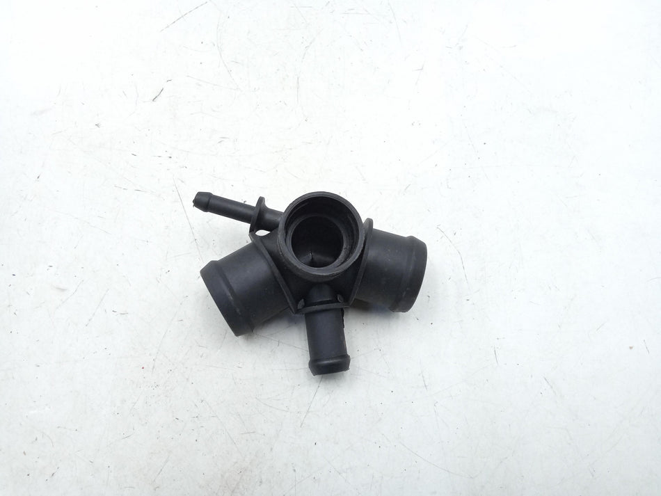 Raccordo tubo acqua VOLKSWAGEN Golf 4 Berlina (97>03)