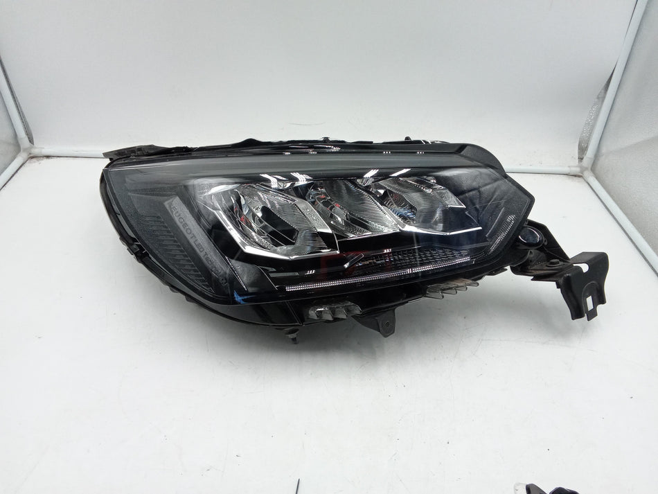 Faro anteriore Destro PEUGEOT 208 Serie (19>)