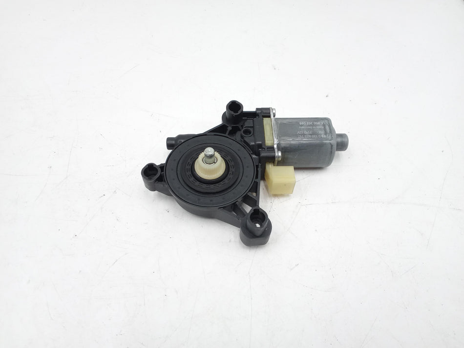 Motorino Alzavetro anteriore destra AUDI TT Serie (FV3,FVP) (14>)