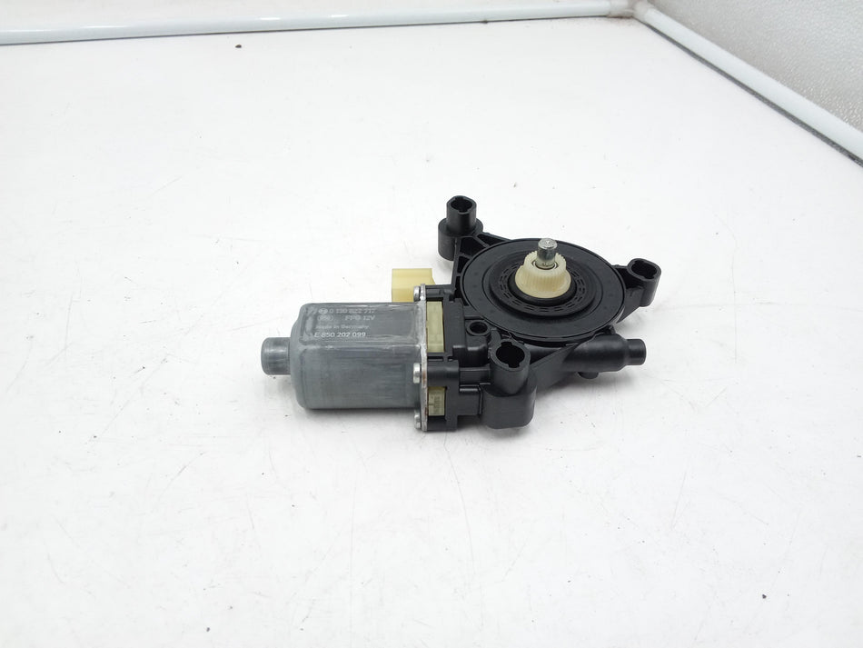 Motorino Alzavetro anteriore destra AUDI TT Serie (FV3,FVP) (14>)