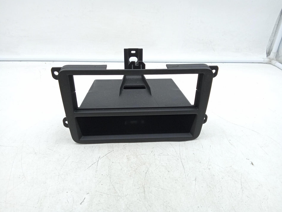 Alloggiamento autoradio VOLKSWAGEN Golf 5 Berlina (03>08)