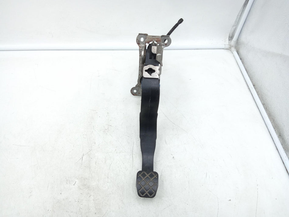 Pedale frizione VOLKSWAGEN Up Serie (122) (16>)
