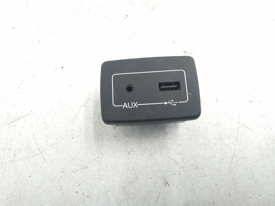 Presa AUX/USB ALFA ROMEO Giulietta Serie (940_) (10>13)