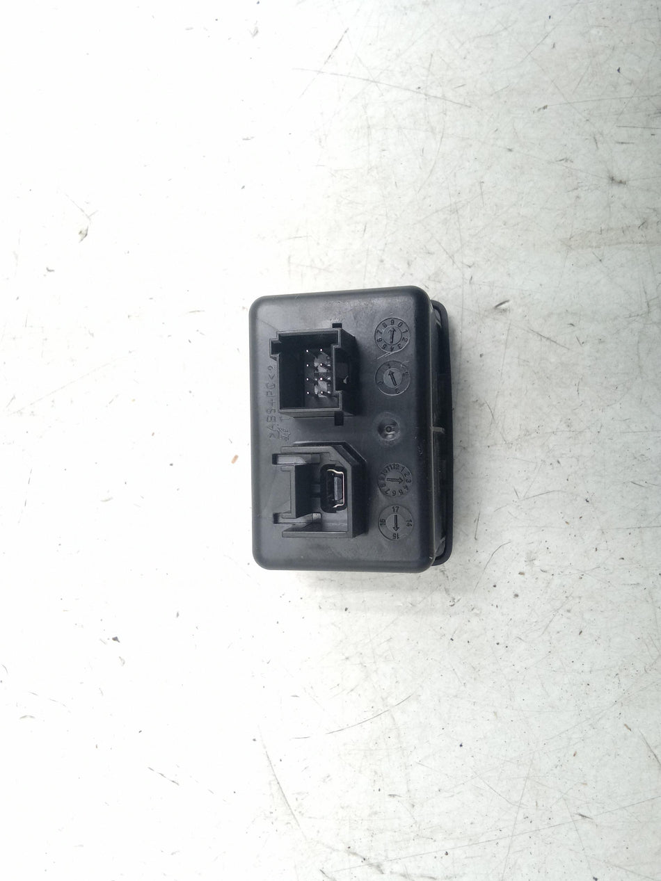 Presa AUX/USB ALFA ROMEO Giulietta Serie (940_) (10>13)
