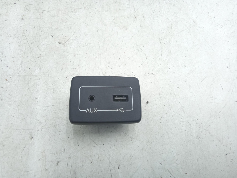 Presa AUX/USB ALFA ROMEO Giulietta Serie (940_) (10>13)