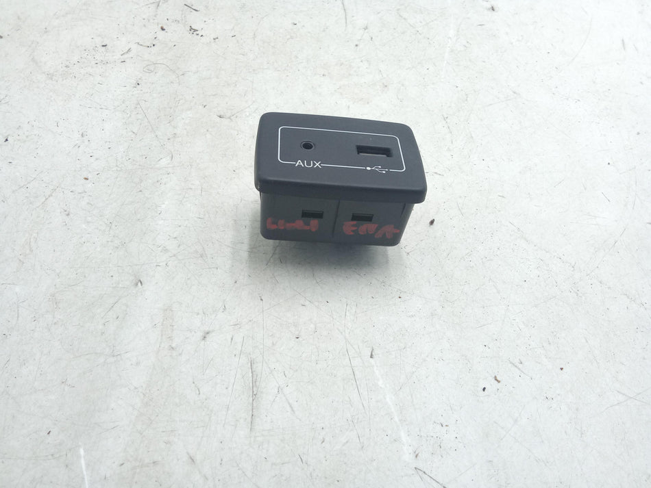 Presa AUX/USB ALFA ROMEO Giulietta Serie (940_) (10>13)