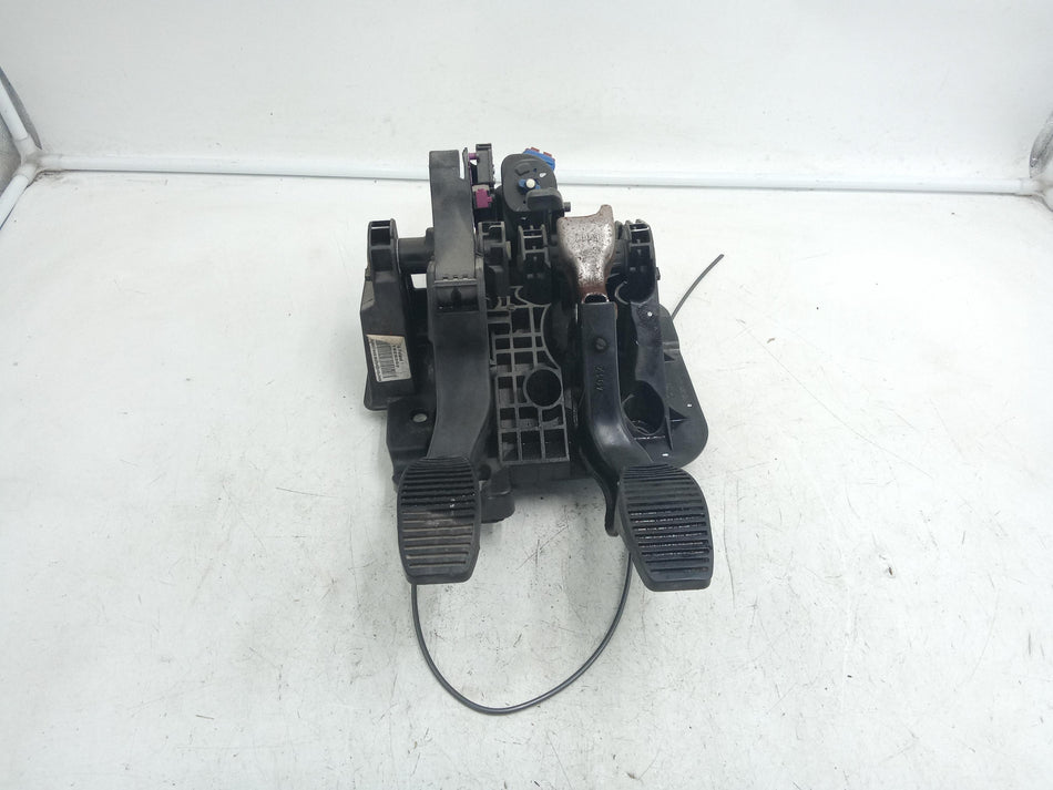 Pedaliera Freno + frizione FORD Ka Serie (CCU) (08>18)