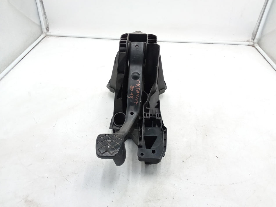 Pedale Freno SKODA Octavia Berlina 4° Serie