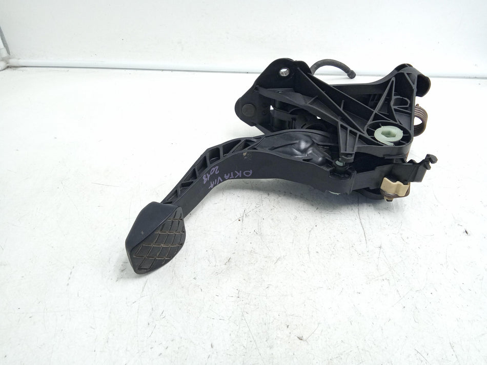 Pedale frizione SKODA Octavia Berlina 4° Serie